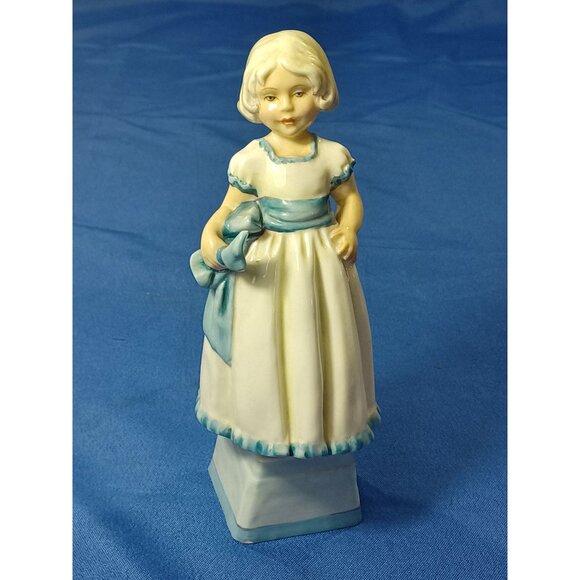 Royal Worcester 1949 Bone China Figurine Monday Child Fair Of Face #3257 England - Picture 12 of 16